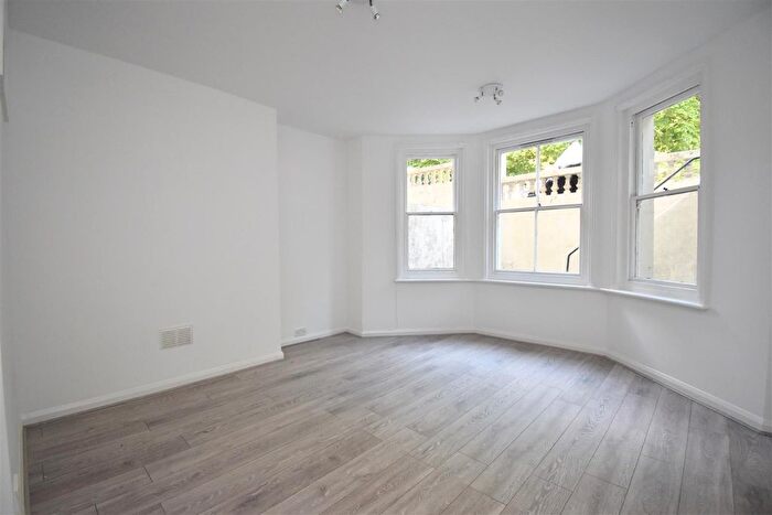 2 Bedroom Flat To Rent In Cornwallis Gardens, Hastings, TN34