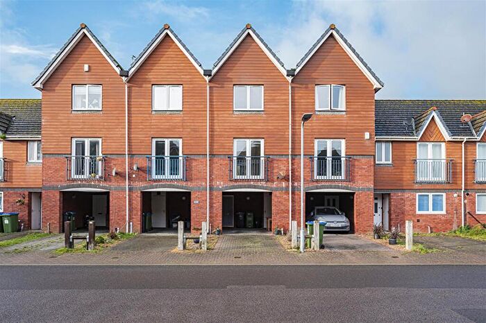 3 Bedroom Terraced House For Sale In West Quay, Newhaven, BN9