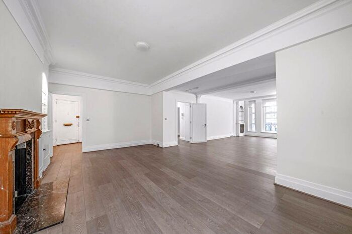 3 Bedroom Flat To Rent In Berkeley Court, Glentworth Street, London, NW1