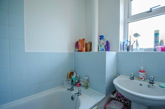 2 Bedroom Flat For Sale In Cannon House, Queen Street, Hitchin, Hertfordshire, SG4