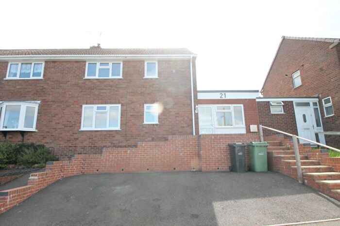 3 Bedroom Semi Detached House To Rent In Bournes Crescent, Halesowen, West Midlands, B63