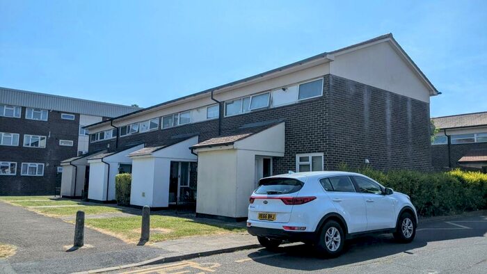 2 Bedroom House To Rent In Brabazon Avenue, Wallington, SM6