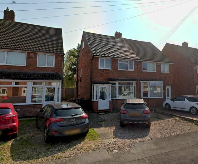 3 Bedroom Semi-Detached House To Rent In Chaffcombe Road, B26