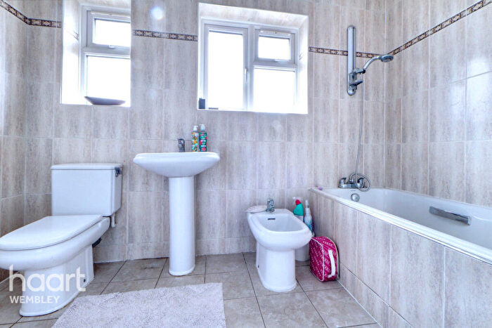 4 Bedroom Semi-Detached House For Sale In Wembley Park, HA9