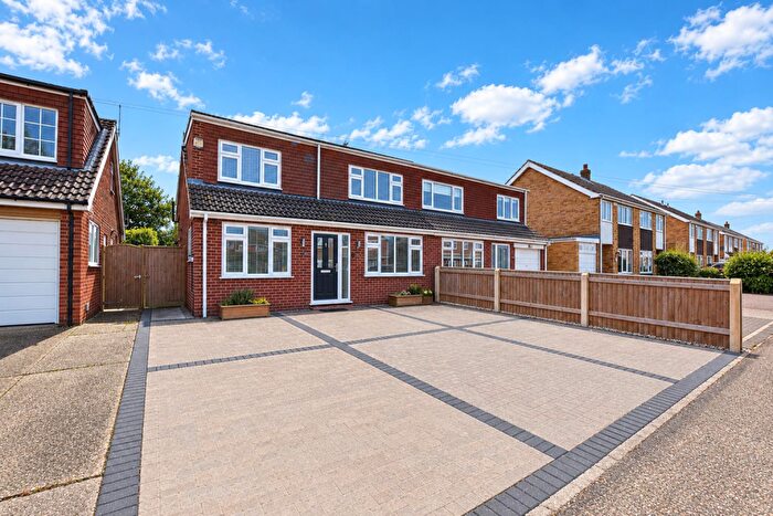 3 Bedroom Semi-Detached House For Sale In Scrivelsby Court, Cleethorpes, DN35