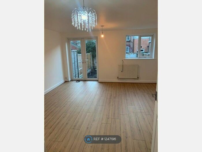 4 Bedroom Terraced House To Rent In Port Arthur Road, Nottingham, NG2