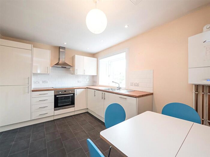 2 Bedroom Flat To Rent In Manor Place, Edinburgh, EH3