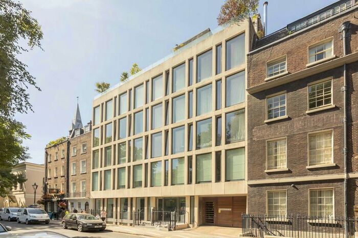 2 Bedroom Flat To Rent In Queen Square, London, WC1N