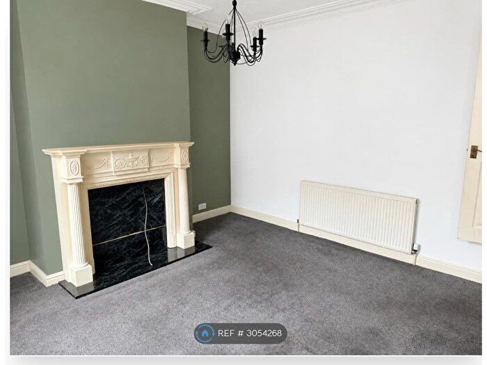 2 Bedroom Terraced House To Rent In Woodview Mount, Leeds, LS11