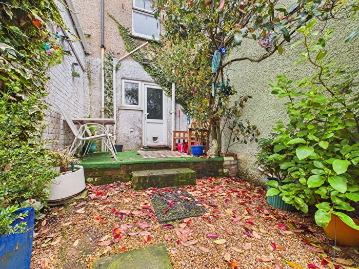3 Bedroom Maisonette For Sale In Crabtree Lane, Lancing, BN15