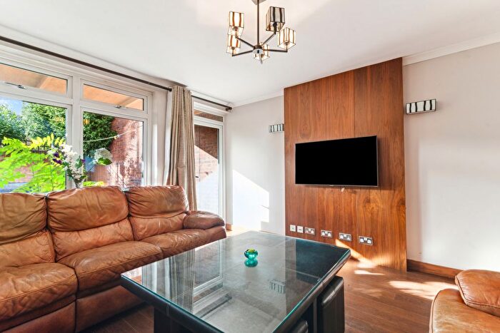 3 Bedroom Terraced House To Rent In Newnes Path, Putney, SW15