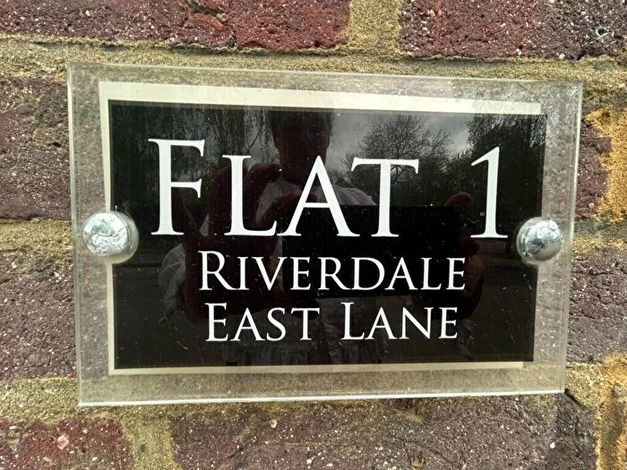 2 Bedroom Flat To Rent In East Lane, AL4