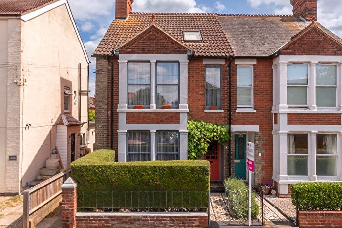 4 Bedroom Semi-detached House For Sale In Essex Road, Burnham-On-Crouch, CM0