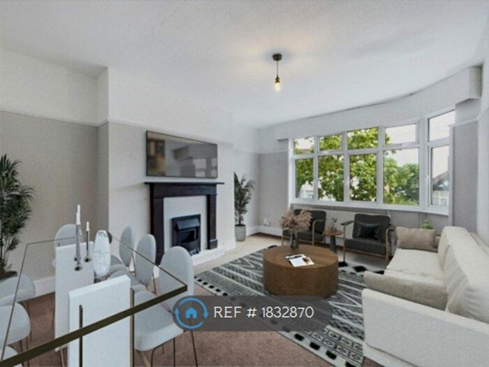 2 Bedroom Maisonette To Rent In Ashtree Dell, London, NW9