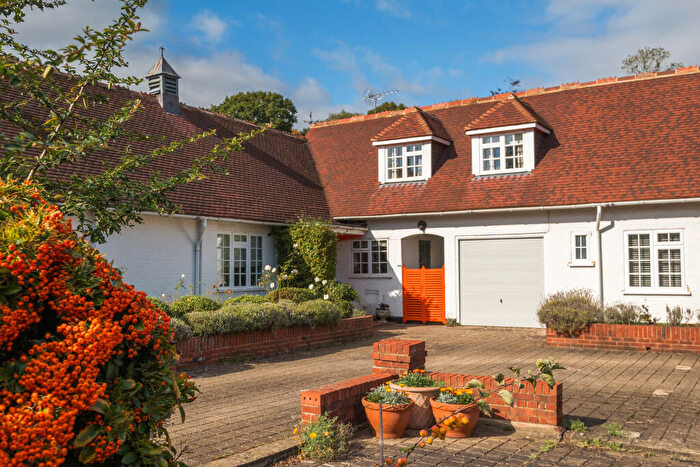 4 Bedroom Mews For Sale In Eastbury Lane, Compton, GU3