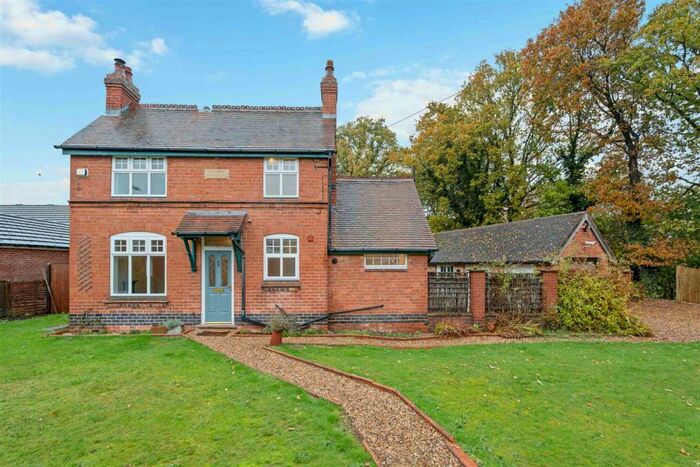 3 Bedroom Detached House To Rent In Wadleys Road, Solihull, B91