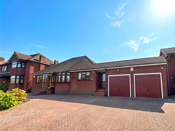 4 Bedroom Bungalow For Sale In New Birmingham Road, Tividale, Oldbury, West Midlands, B69
