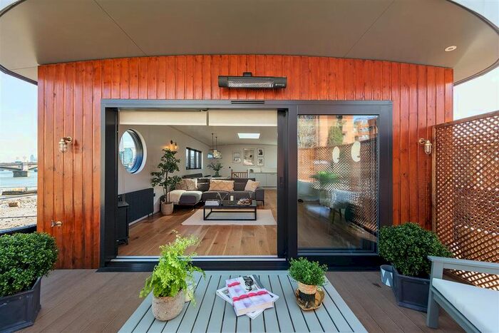 3 Bedroom Maisonette To Rent In Cheyne Walk, London, SW10