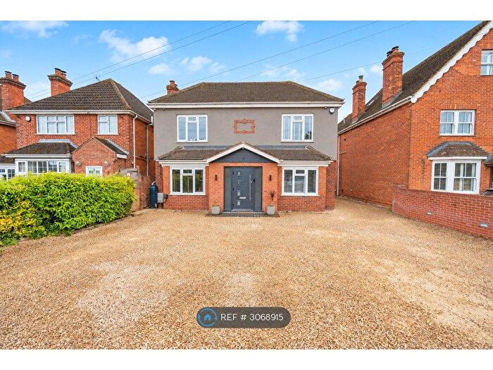4 Bedroom Detached House To Rent In Benham Hill, Thatcham, RG18