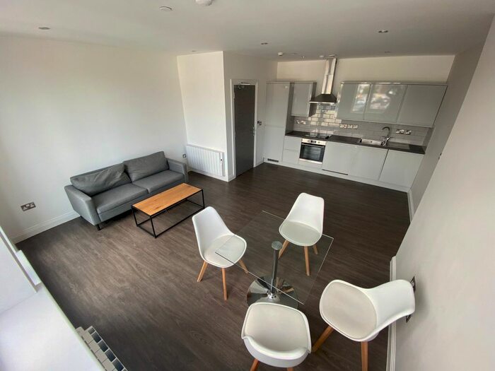 2 Bedroom Flat To Rent In Lichfield Road, Four Oaks, Sutton Coldfield, B74