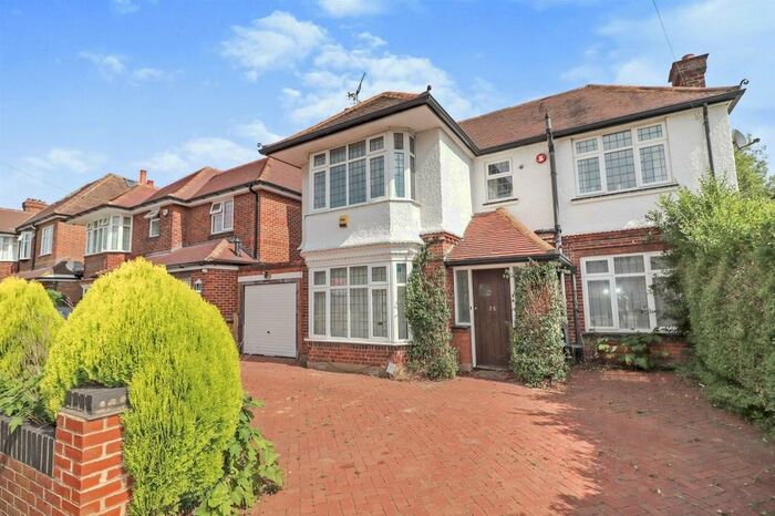 4 Bedroom Detached House To Rent In Whitehill Avenue, Luton, LU1