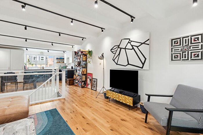 2 Bedroom Flat To Rent In St. Matthew's Row, Shoreditch, E2