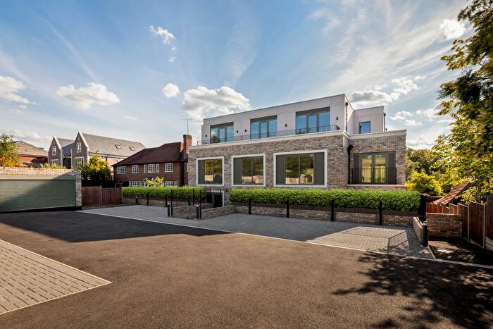 3 Bedroom Flat To Rent In Cockfosters Road, Barnet, EN4