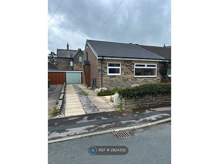 2 Bedroom Bungalow To Rent In Lodge Gate Close, Bradford, BD13