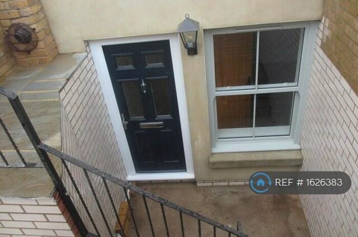 2 Bedroom Flat To Rent In Dover Street, Maidstone, ME16