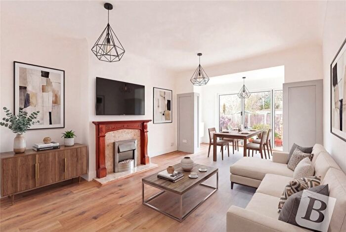 2 Bedroom Bungalow For Sale In Ayr Way, Romford, RM1