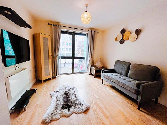 1 Bedroom Flat To Rent In Waterloo Apartments, Leeds, LS10