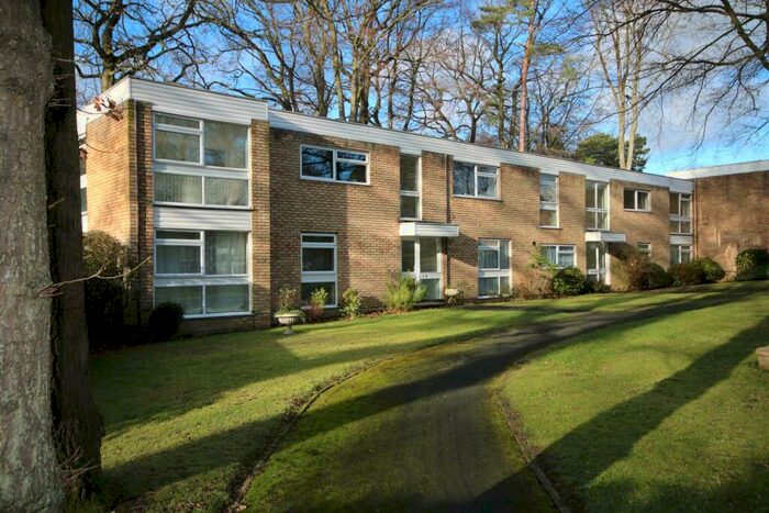 3 Bedroom Flat To Rent In Stanton Drive, Fleet, GU51