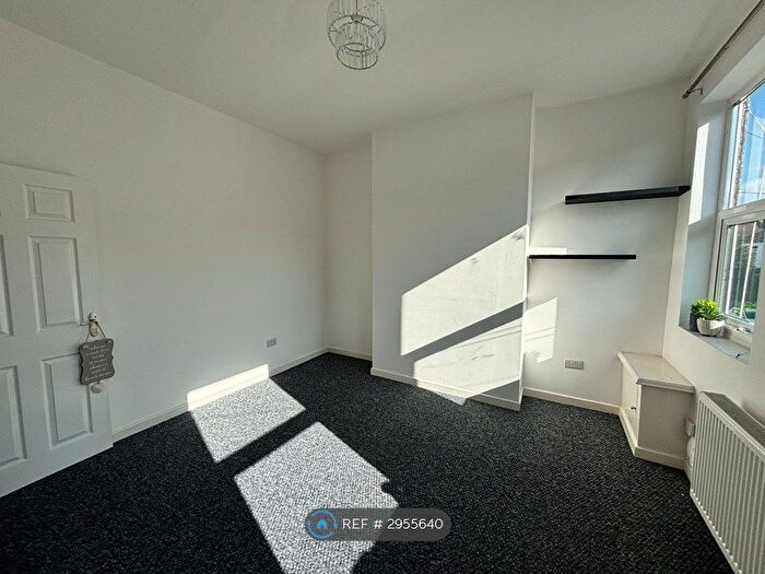 3 Bedroom Flat To Rent In Windsor Road, Liverpool, L13