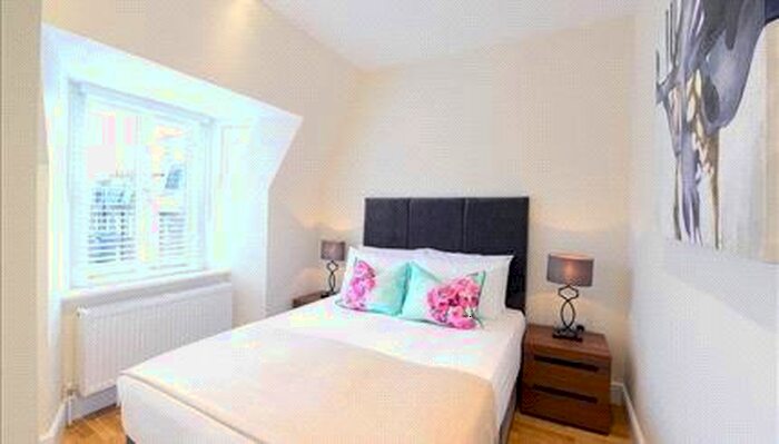 2 Bedroom Flat To Rent In King Street, Ravenscourt Park, London, W6