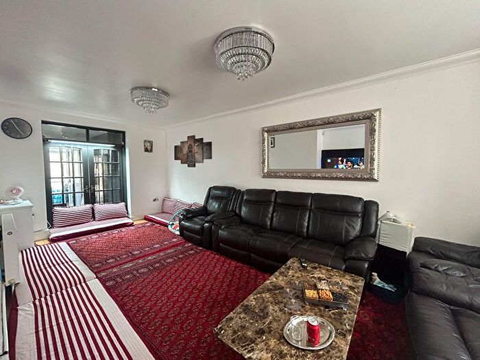 4 Bedroom Semi-Detached House To Rent In Cromwell Road, UB3