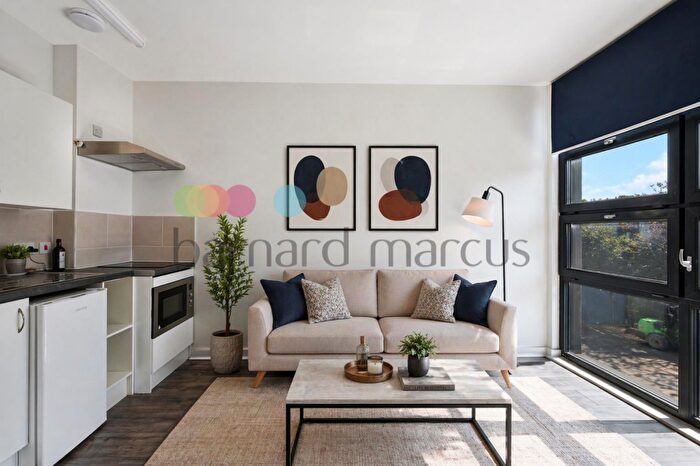 Apartment To Rent In Purley Way, Croydon, CR0