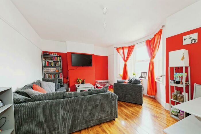Maisonette For Sale In Church Road, Dover, Kent, CT17