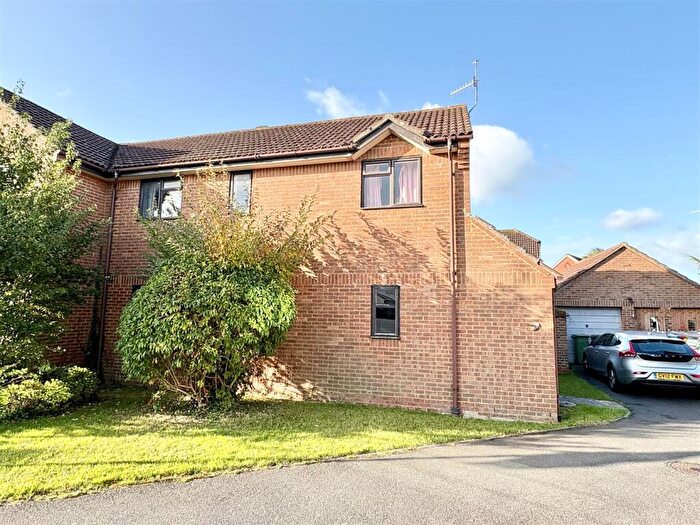 3 Bedroom End Of Terrace House For Sale In Boship Close, Eastbourne, BN23