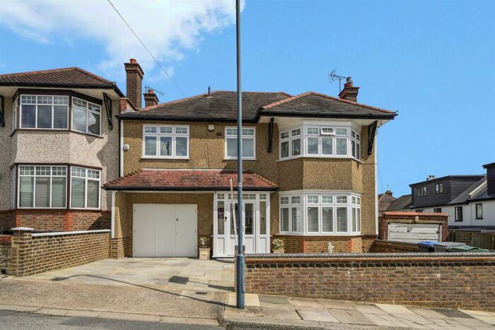 4 Bedroom Detached House To Rent In St. Andrews Close, Dollis Hill, NW2