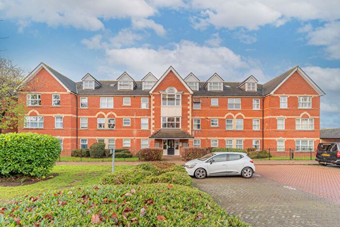 2 Bedroom Flat For Sale In Cobham Close, Enfield, EN1