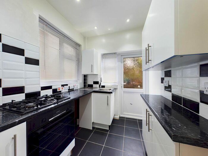 3 Bedroom Semi-Detached House To Rent In Brian Road, Leicester, LE4