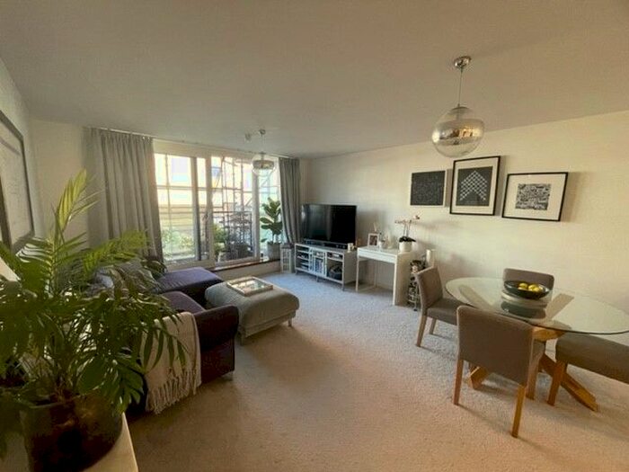 2 Bedroom Flat To Rent In Ferry Court, Cardiff, CF11