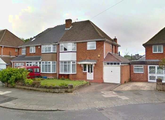 3 Bedroom Semi-Detached House To Rent In Collingbourne Avenue, Birmingham, B36