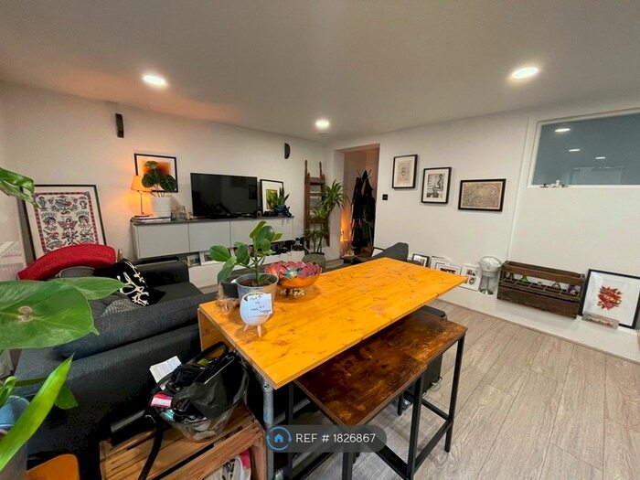 1 Bedroom Flat To Rent In Alconbury Road, London, E5