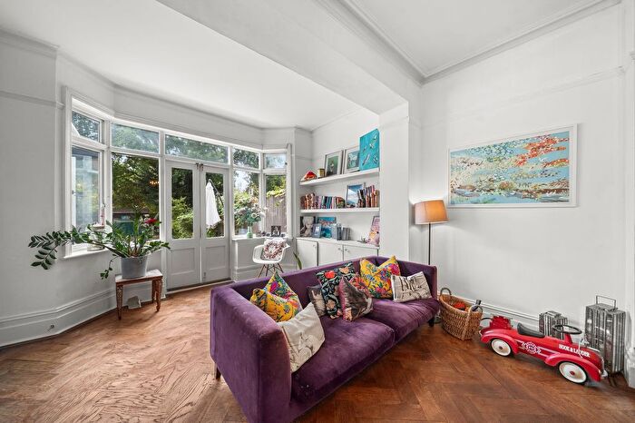 3 Bedroom Flat For Sale In Lydford Road, London, NW2