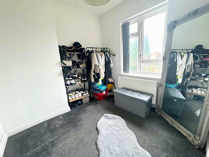 3 Bedroom Semi-Detached House For Sale In Woodfield Road, Dudley, DY3