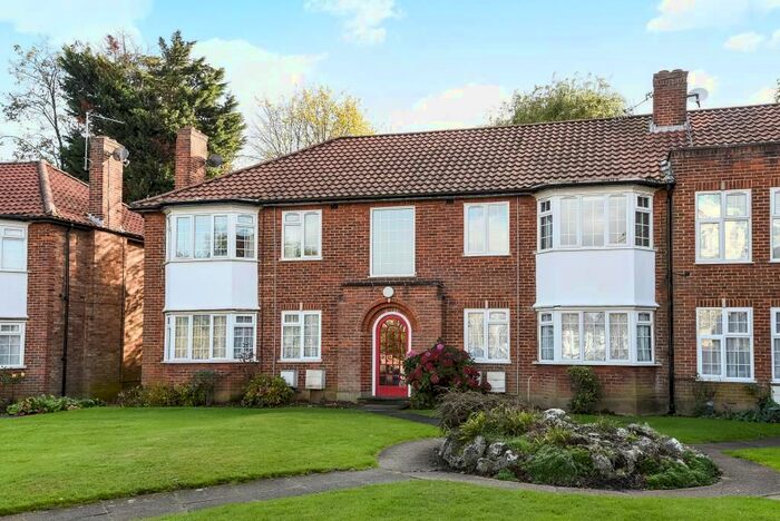 2 Bedroom Flat To Rent In Grange View Road, Whetstone, N20