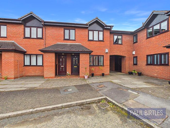 1 Bedroom Flat For Sale In Legwood Court, Off Flixton Road, Urmston, Trafford, M41