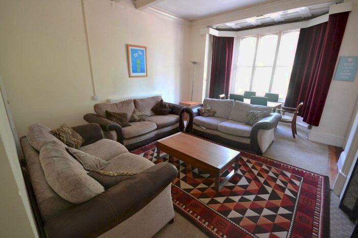 5 Bedroom Flat To Rent In Victoria Park Road, Leicester, LE2