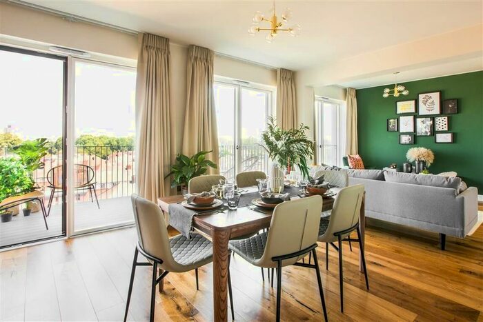 3 Bedroom Flat To Rent In Copperworks Wharf, London, E15